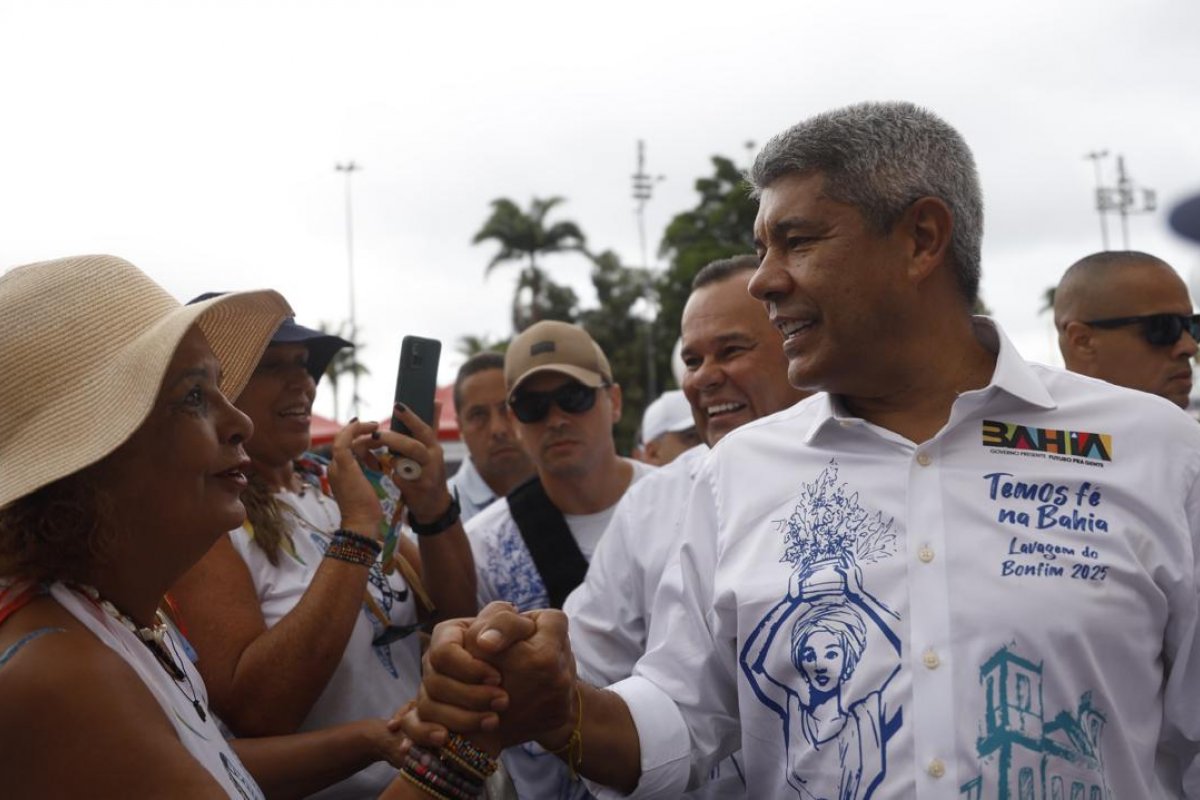 Jerônimo comenta sobre reeleição, segurança pública e chuvas na Bahia durante a Lavagem do Bonfim