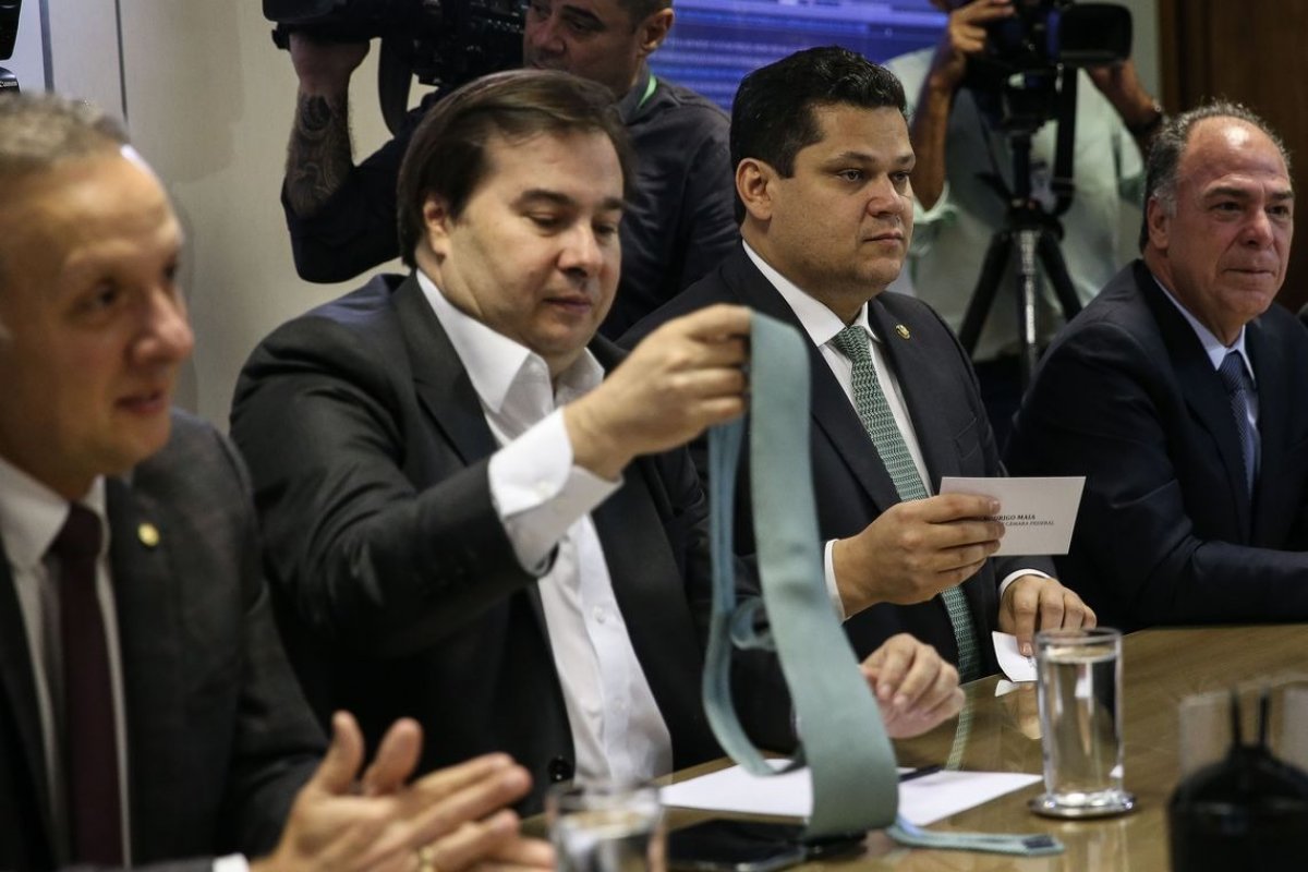 Rusgas e bastidores, tudo de novo