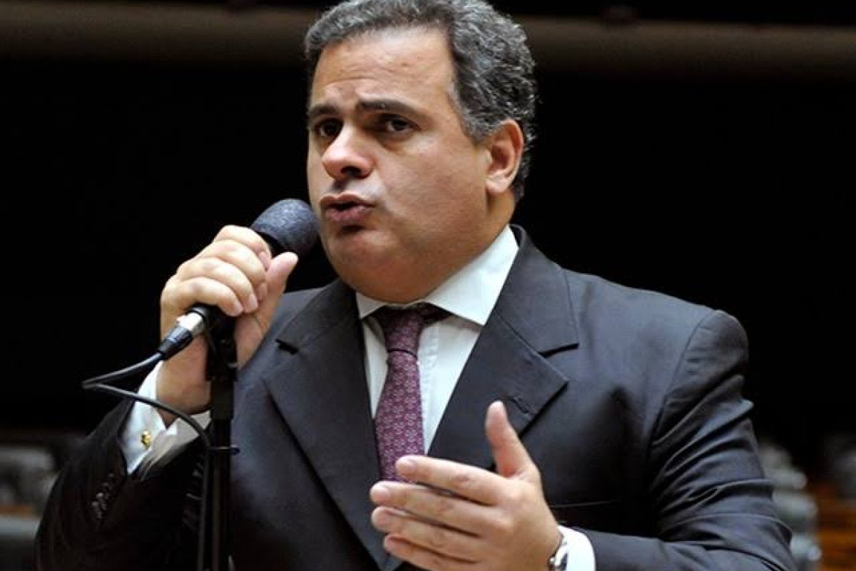 Próximo de ser julgado, Bacelar (PL) exonera servidora envolvida em denúncia