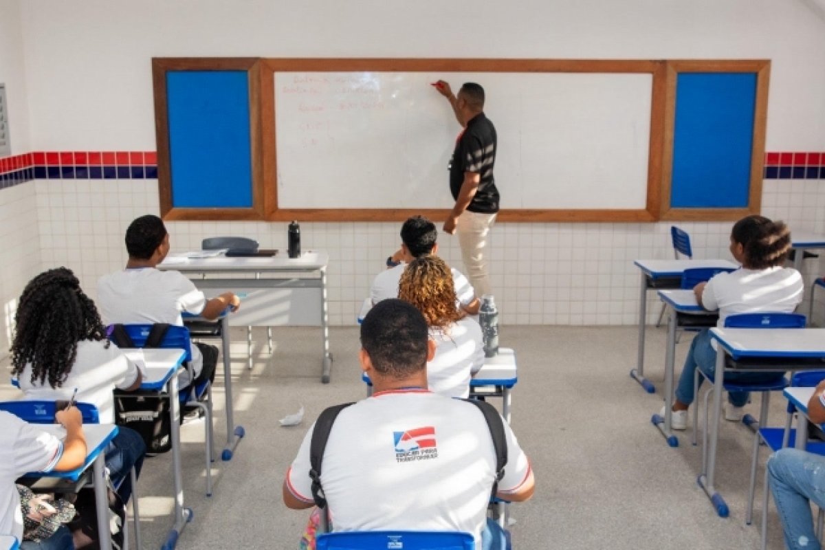 Prazo para matrícula de estudantes do Ensino Médio na rede estadual vai até esta terça-feira (21)