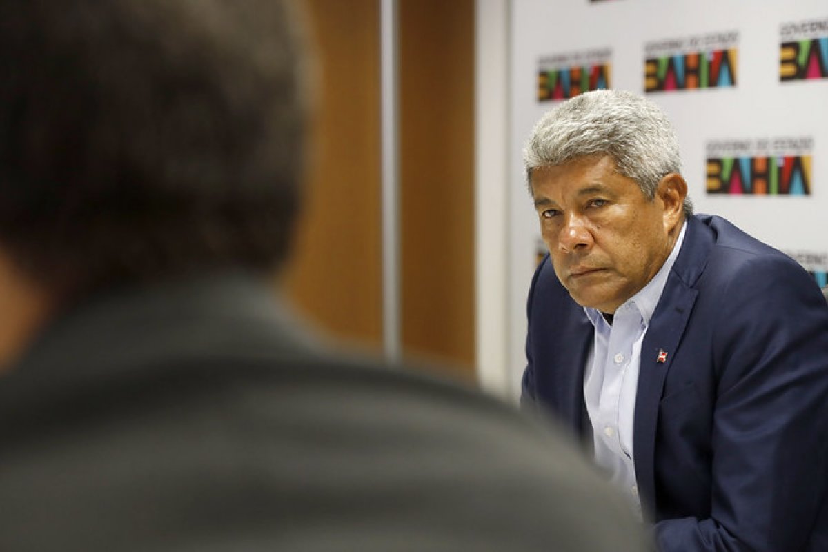 Jerônimo anuncia criação de 2.397 novos cargos para Polícia Civil e autoriza concurso público 