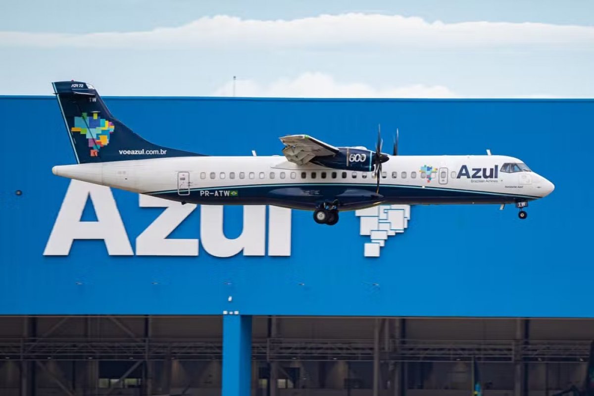 Azul anuncia suspensão de voos em 12 cidades e alteração em Fernando de Noronha