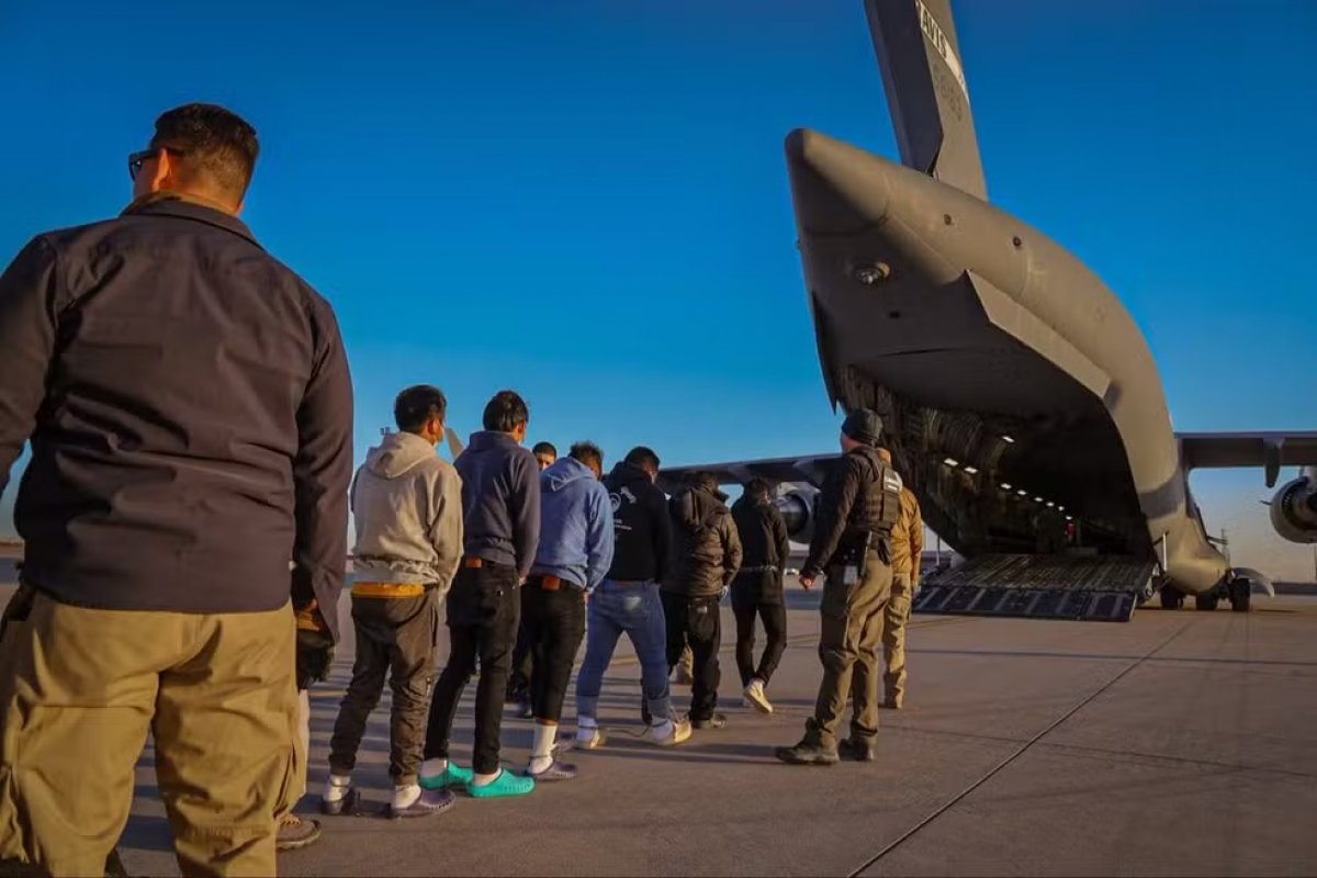 Primeiros deportados do novo governo Trump chegam em Belo Horizonte nesta sexta (24)