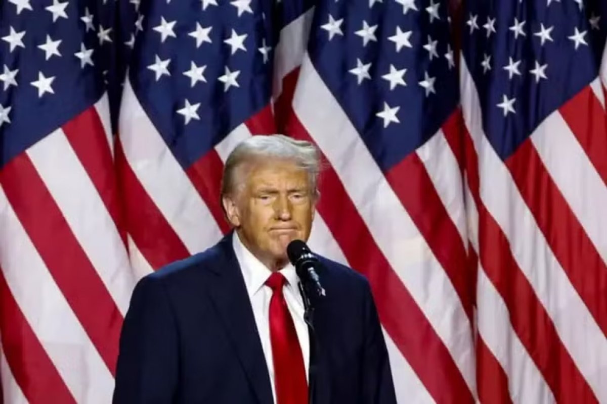 'Quer que eu nade?', diz Trump ao ser questionado se visitará local de colisão aérea