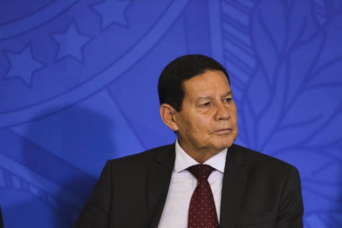 ‘Presidente não é refém de Ministro’, diz Hamilton Mourão