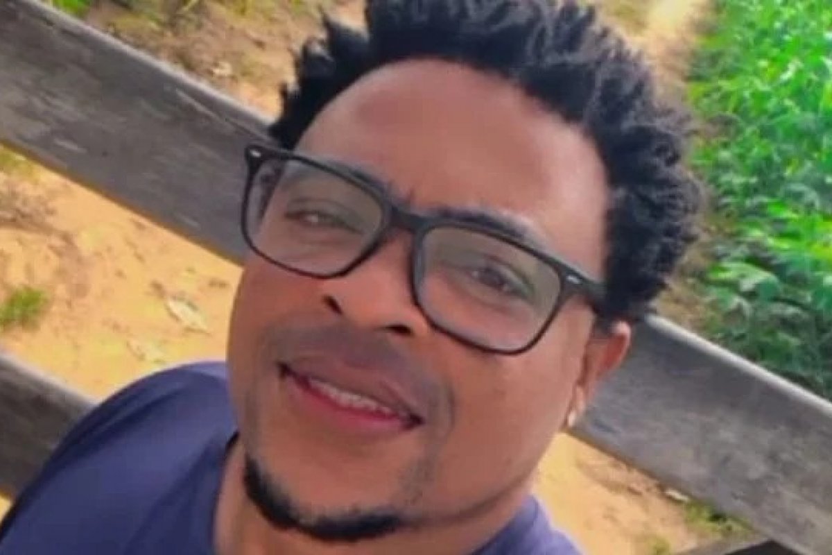 Família de trabalhador morto ao montar show vai processar banda Menos é Mais