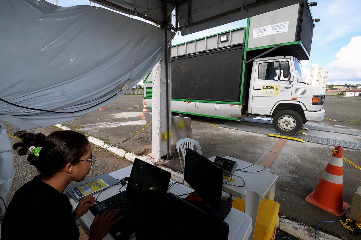 Vistoria de trios elétricos para o Carnaval de Salvador é iniciada