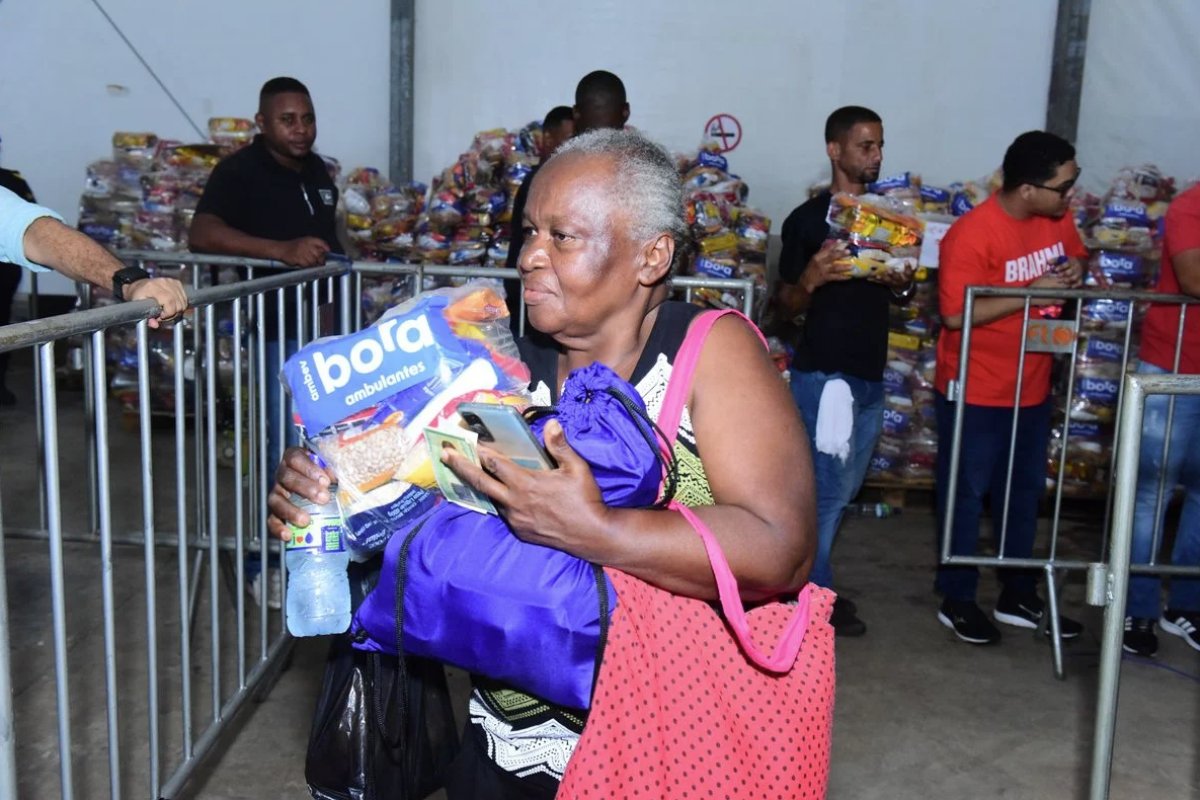 Semop dá início à entrega de kits dos ambulantes que vão trabalhar no Carnaval
