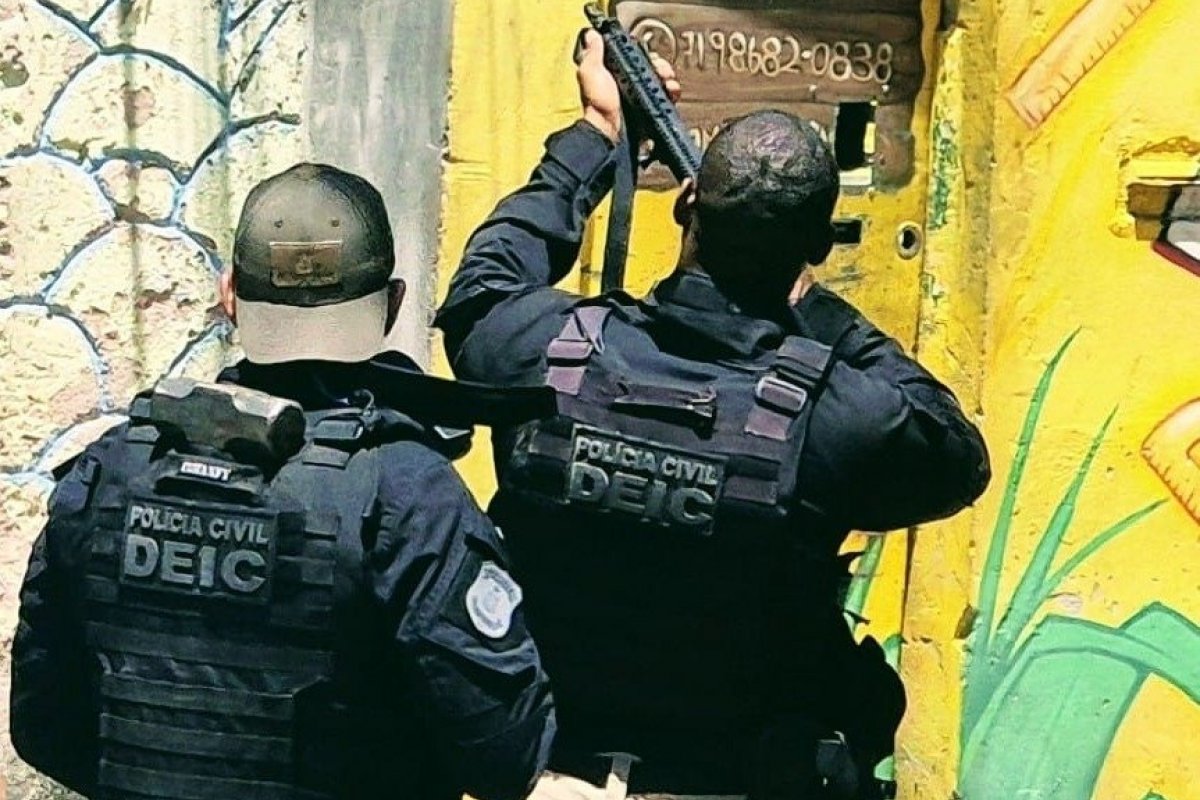 Homem com mandado aberto por roubo é preso no Politeama de Cima