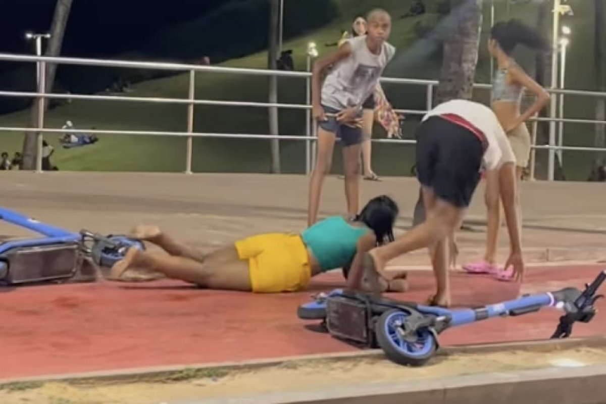 Vídeo: acidente com patinetes na Barra levanta alerta sobre segurança e regulamentação