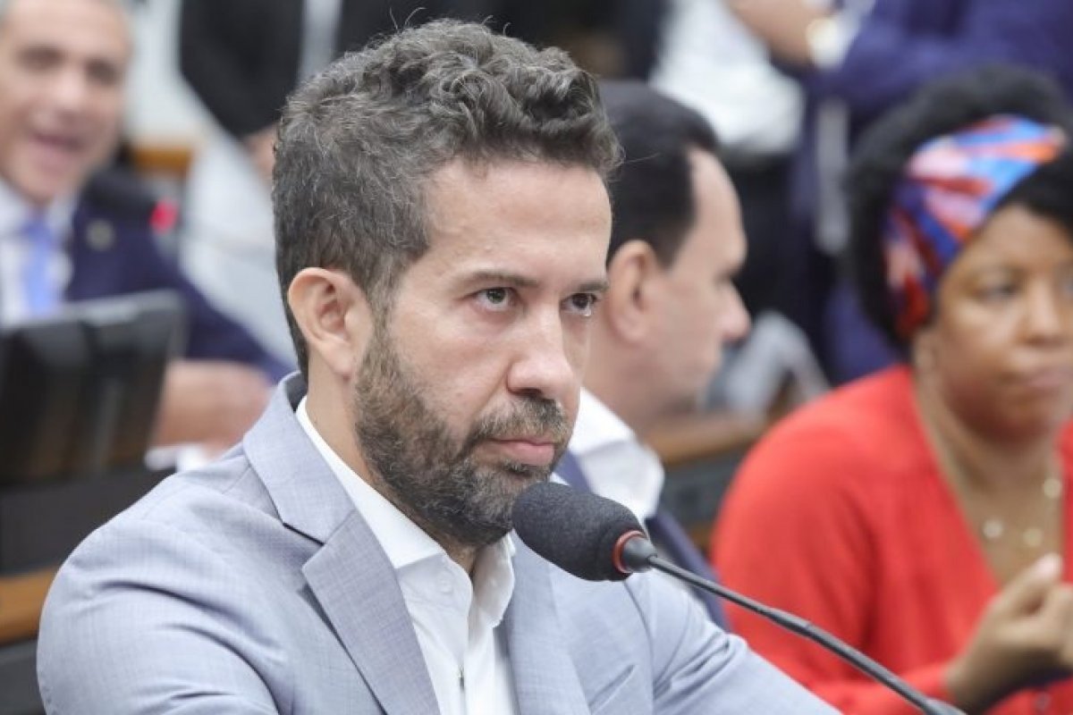Vídeo: André Janones confessa rachadinha ao fechar acordo com PGR e aceitar devolver dinheiro