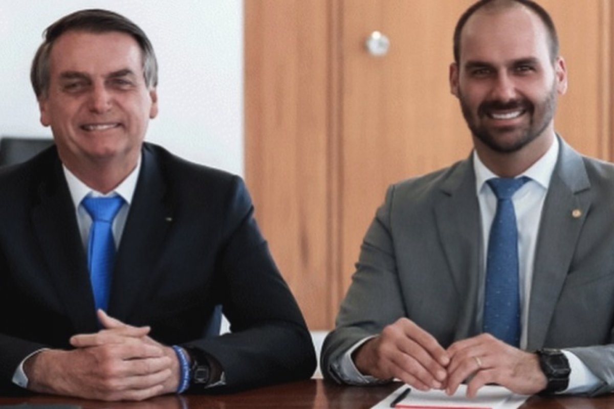 STF não descarta fuga de Bolsonaro para os EUA após ida de Eduardo, diz blog
