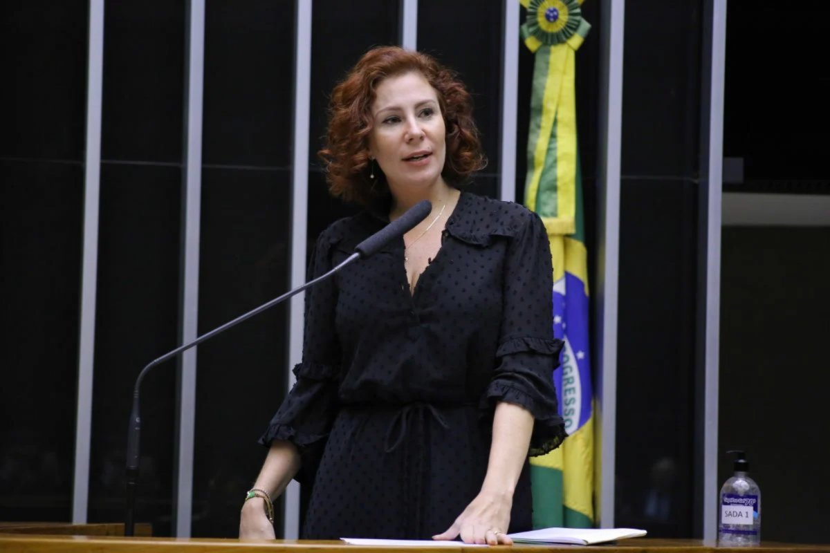 Flávio Dino vota a favor e placar para condenação de Carla Zambelli está em 4 x 0