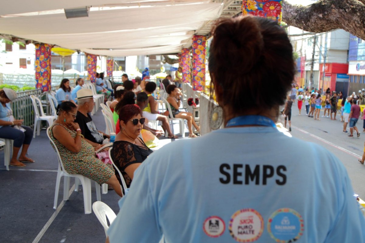 Carnaval: Prefeitura disponibiliza vagas em camarote para idosos e PCD's 