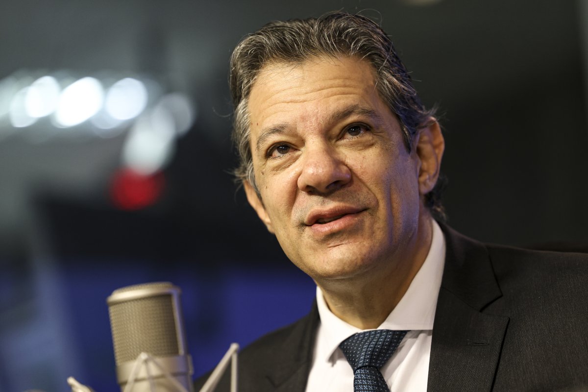 Governo vai perseguir centro da meta de gastos, diz Haddad
