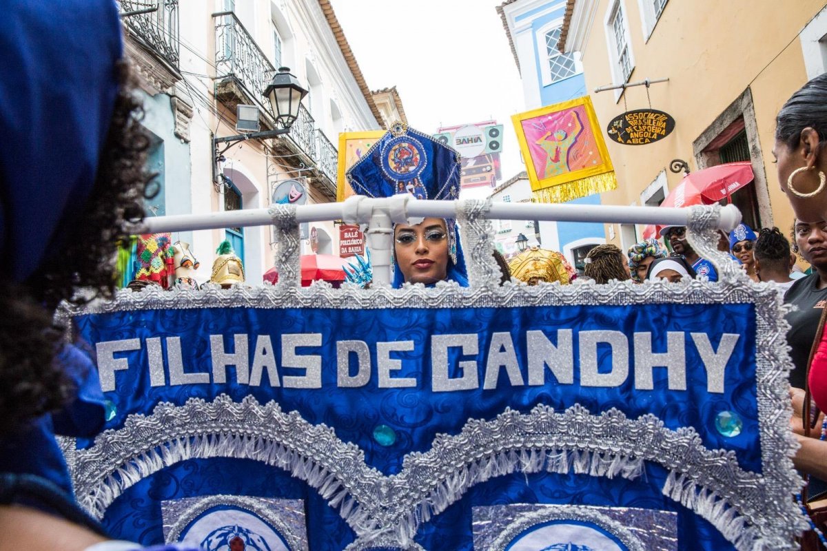 Afoxé Filhas de Gandhy encerra o mês internacional das mulheres com o Ajeum das Yabás e anúncio do tema do carnaval 2026! 