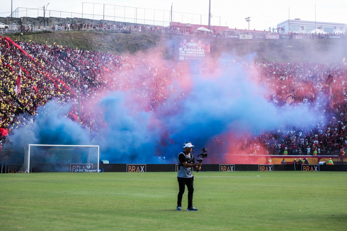 Após fumaça azul no Ba-Vi, Vitória rescinde contrato com empresa de efeitos pirotécnicos