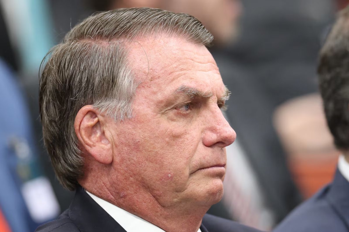 Bolsonaro deve comparecer à nova sessão do STF nesta quarta (26)