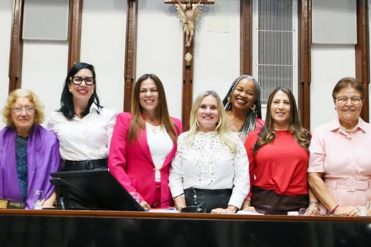 Com Ivana Bastos na presidência, ALBA aprova exclusivamente projetos de autoria da bancada feminina