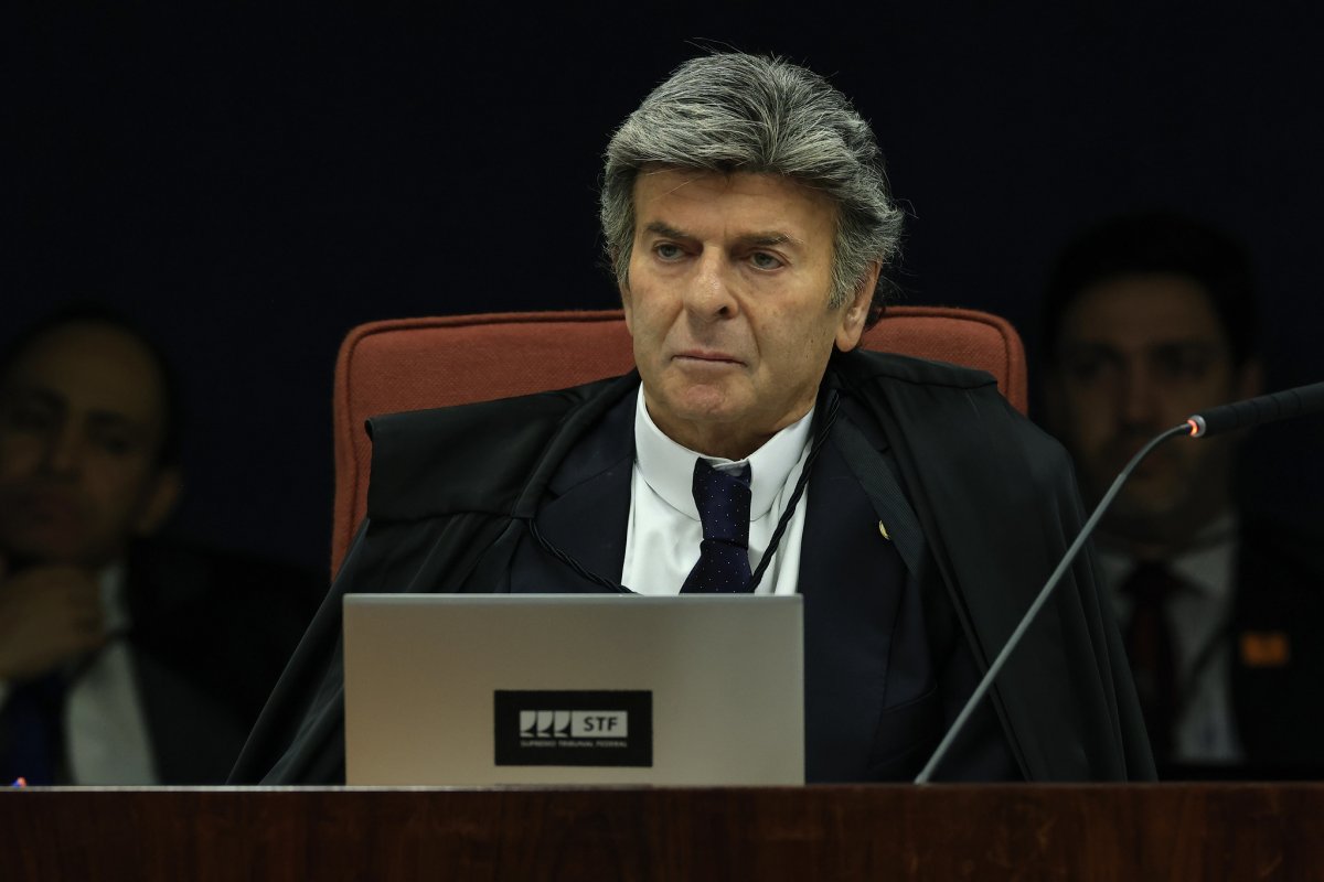 Fux diz que fará revisão de pena no caso Débora e que STF julga 8/1 sob violenta emoção