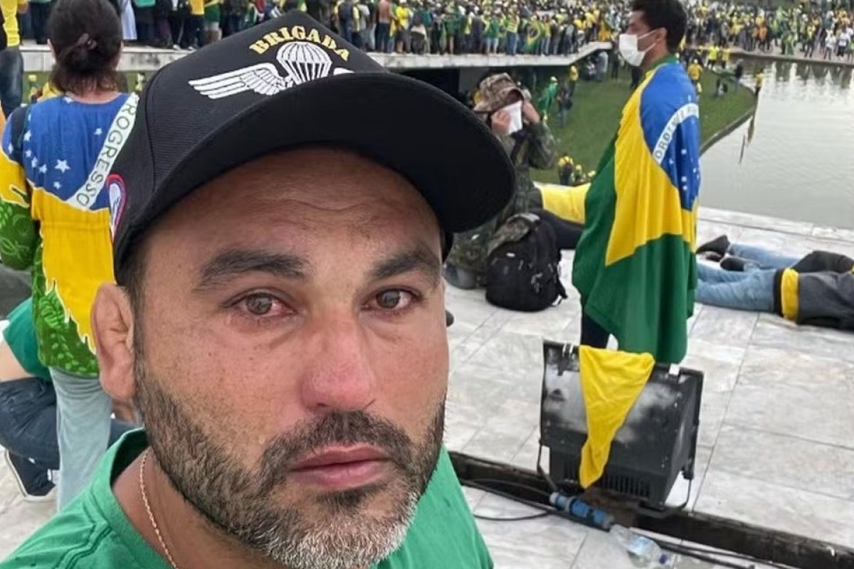 Primo de filhos de Bolsonaro revela estar na Argentina e menciona temor de prisão