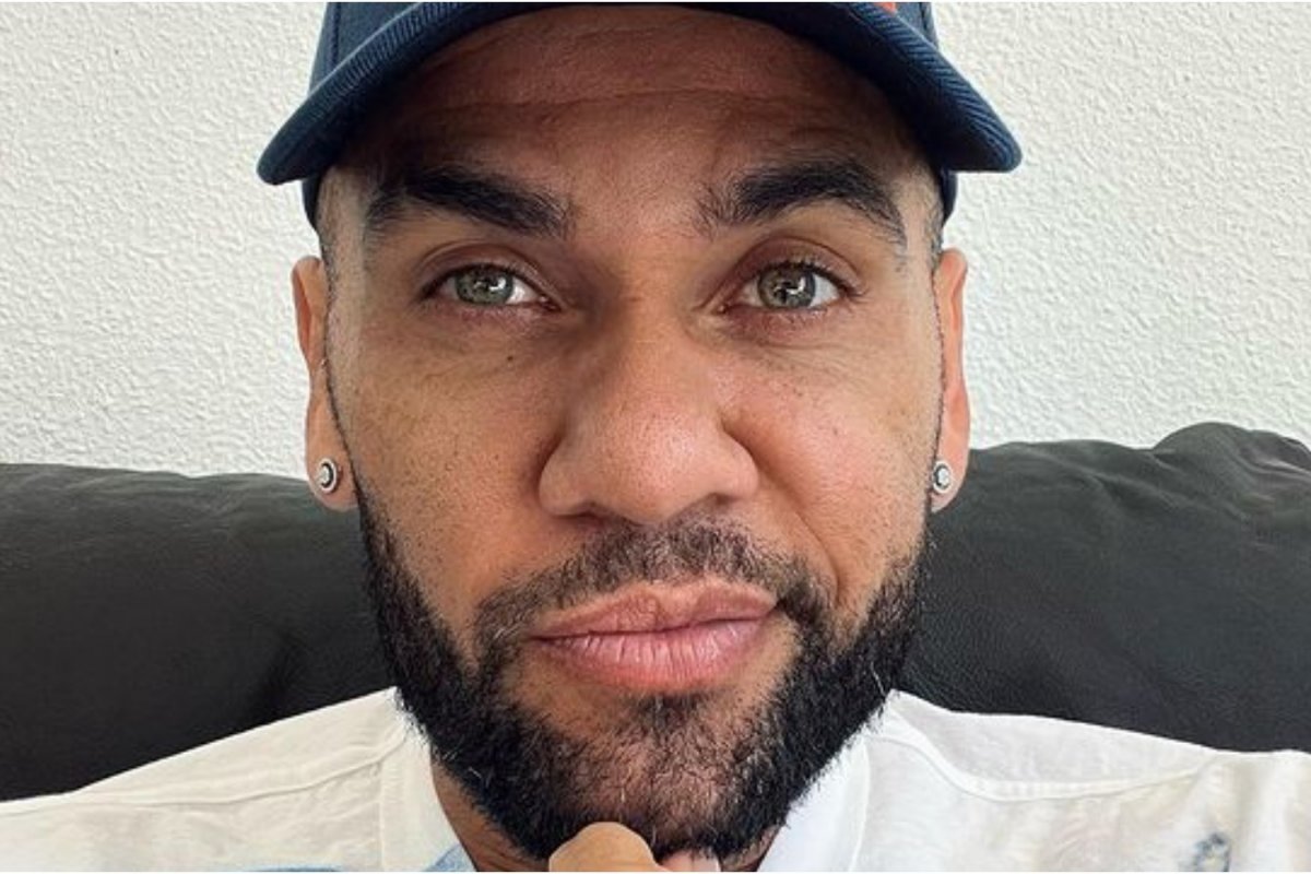 Daniel Alves poderá pedir indenização por prisão na Espanha, diz jornal