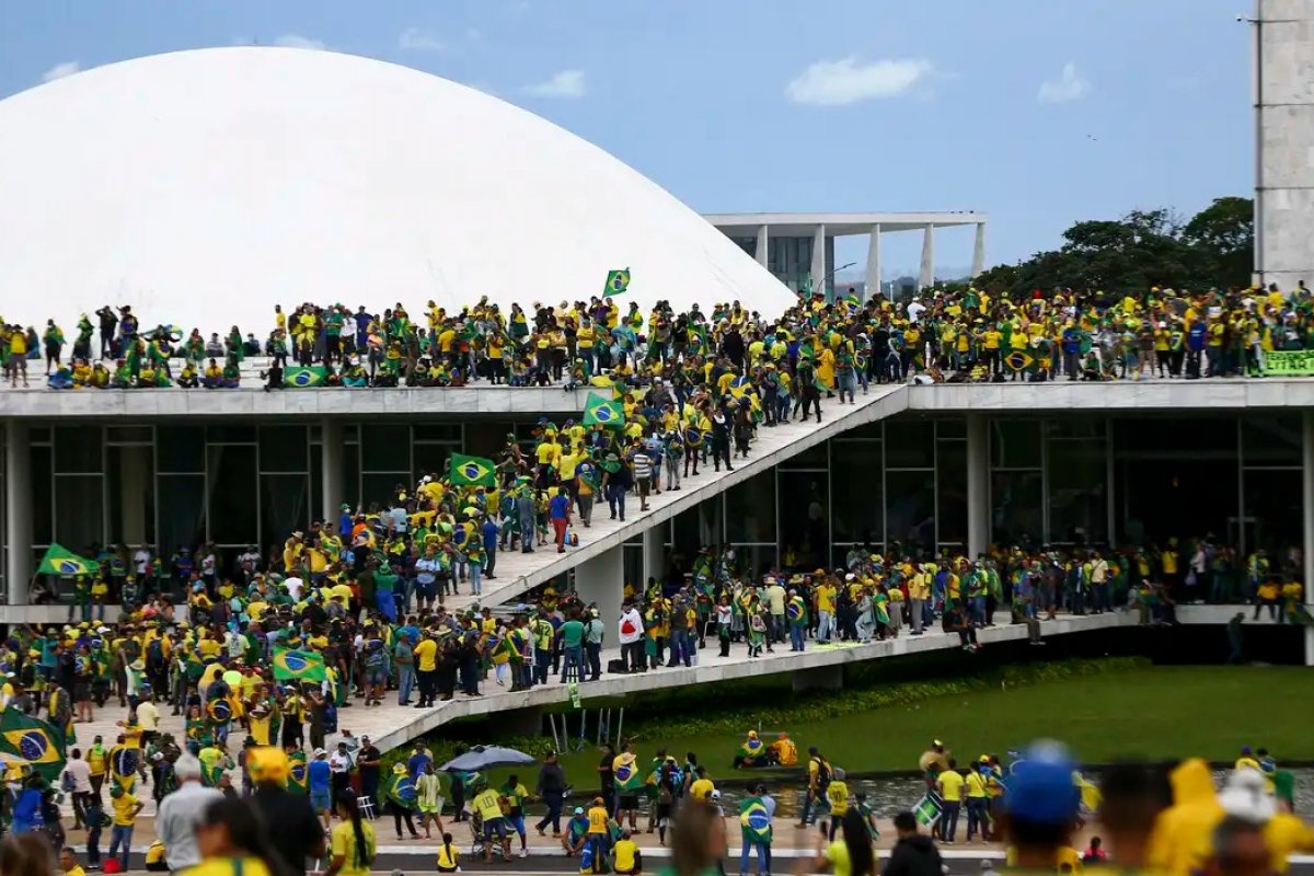 Moraes concede prisão domiciliar a condenado do 8/1 com câncer