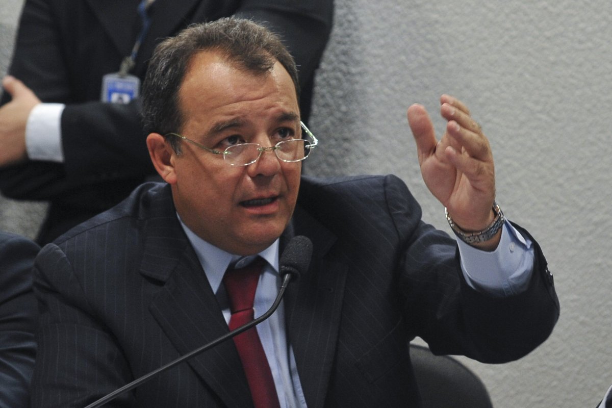 Primeira-dama sabia de 'caixa paralelo' admite Sérgio Cabral 