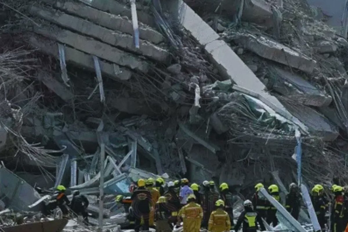 Vídeo: mulher grávida é resgatada de escombros do terremoto em Mianmar