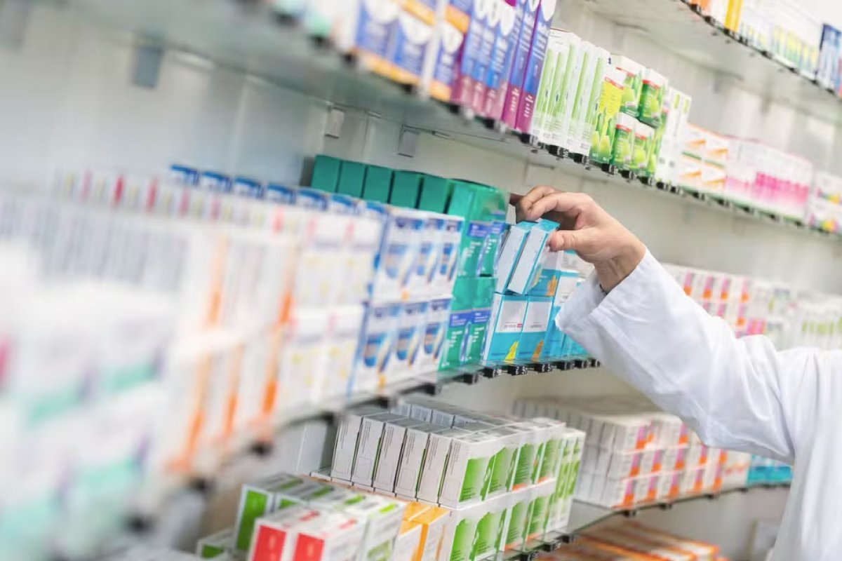 Justiça suspende autorização para farmacêuticos prescreverem medicamentos