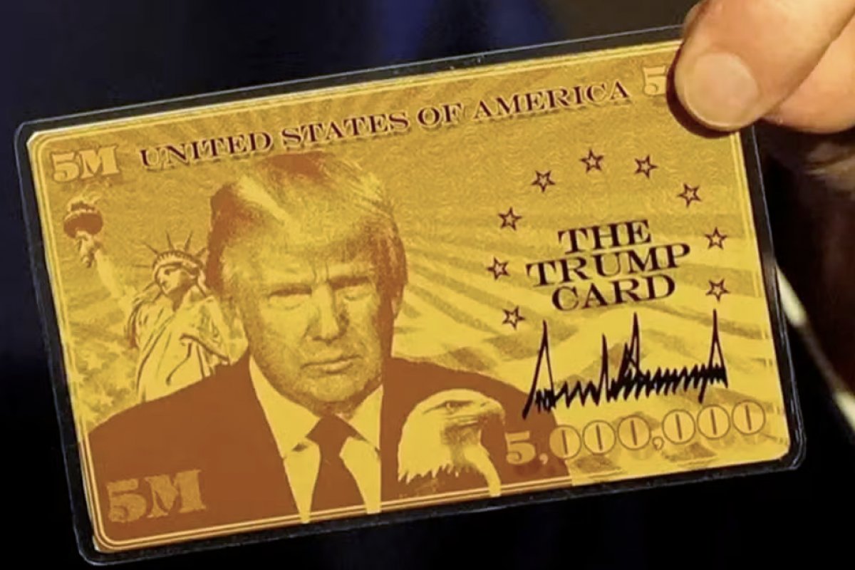 Trump apresenta 'cartão ouro' que dá direito à cidadania nos EUA 