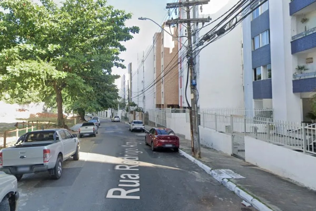 Homem é morto com tiros na cabeça no Rio Vermelho 