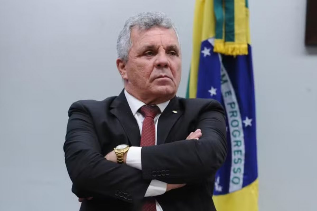 Deputado do PL diz ser contra prender quem fuma maconha "pra descontrair"
