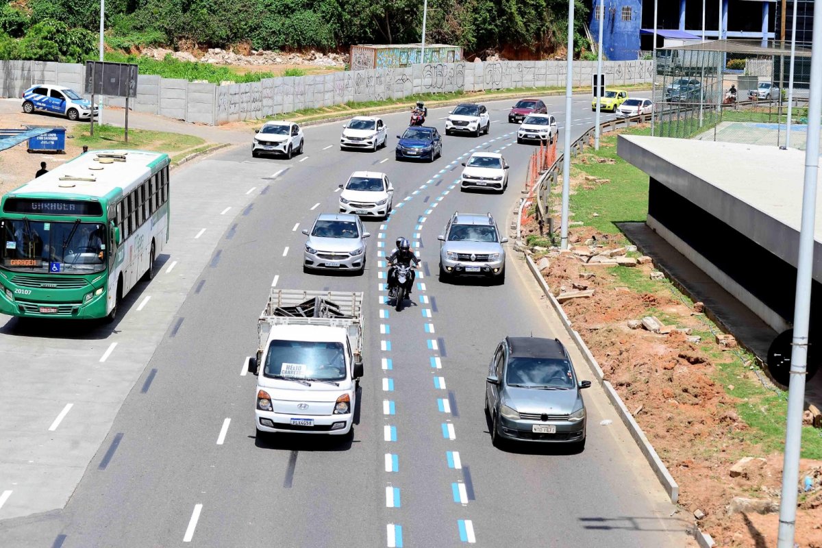 Acidentes com motos caem quase 60% após um mês de motofaixa na Avenida Bonocô