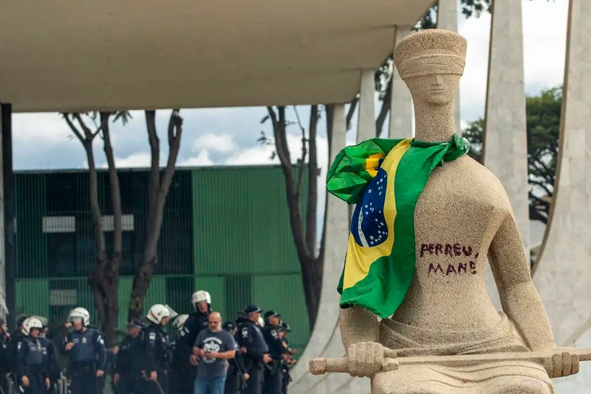 STF julgará em 25 de abril cabeleireira baiana que pichou "Perdeu, mané" em estátua no 8/1