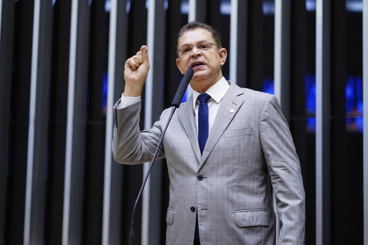 Líder do PL afirma já ter as 257 assinaturas para projeto da anistia ser apreciado com urgência na Câmara 