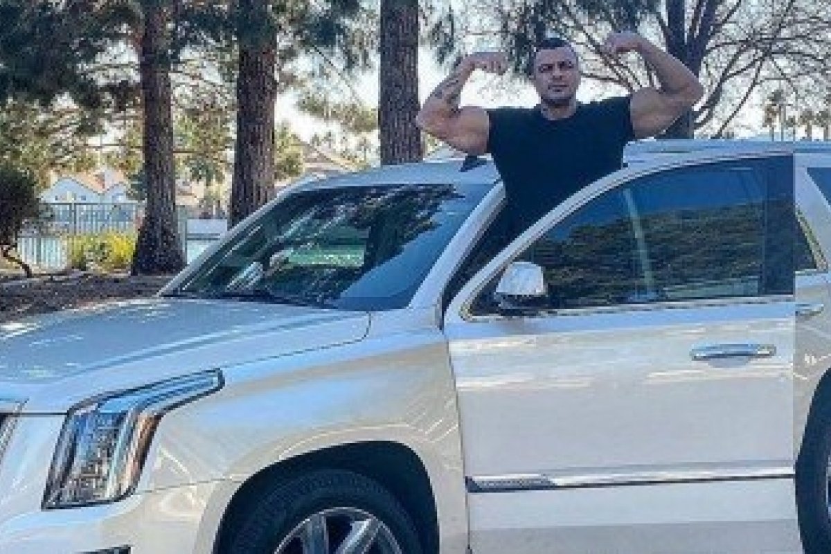 Morando nos EUA,  Kleber Bambam compra carro de R$ 800 mil