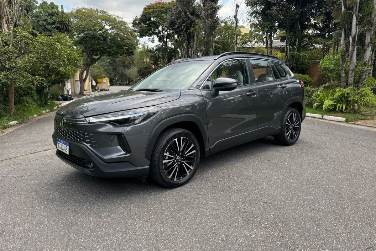 Corolla Cross 2026 é novo líder entre SUvs médios: veja o teste 