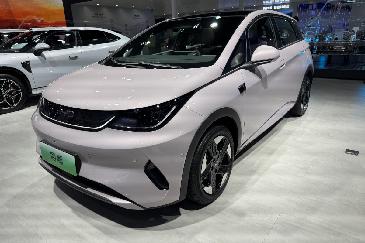 BYD Dolphin 2026 surge na China com novo estilo e motor mais eficiente 