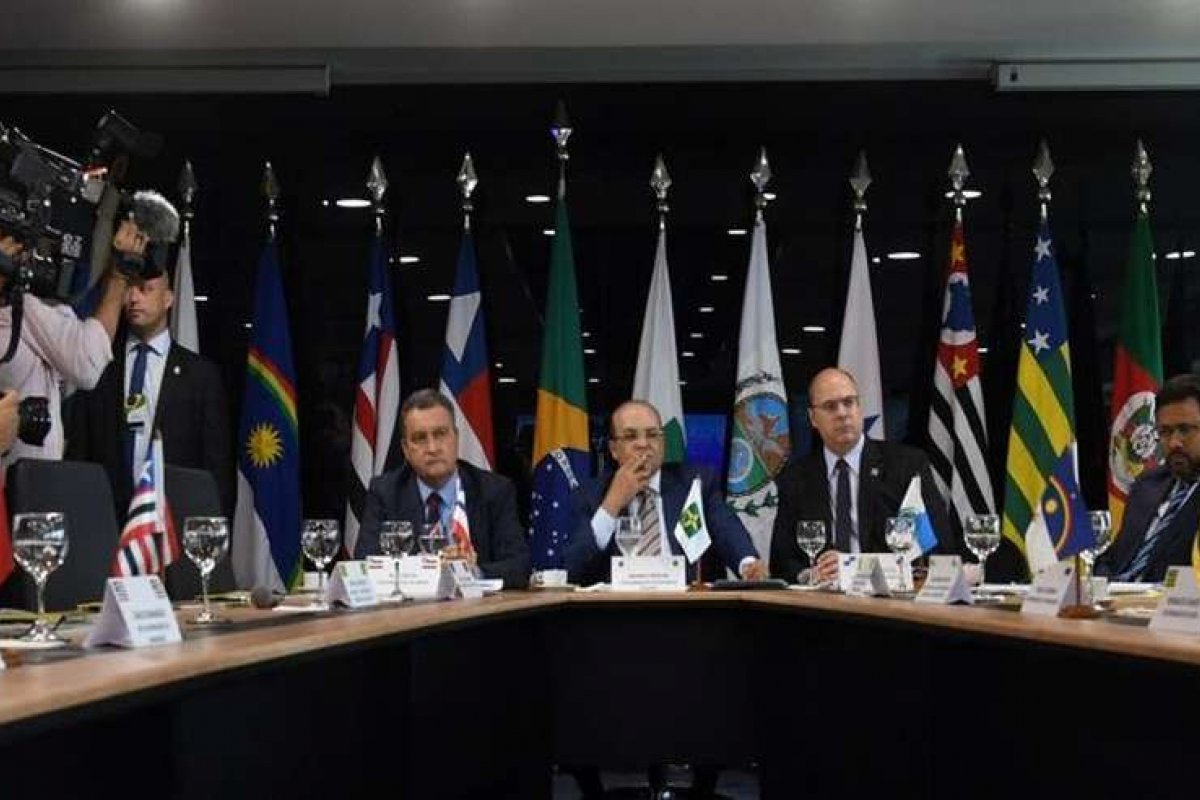 Queda no preço dos combustíveis depende de reformas, diz Guedes 