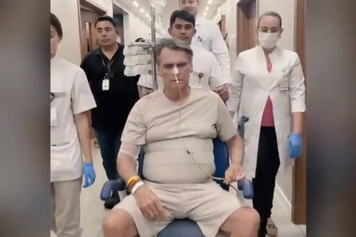 Bolsonaro segue estável na UTI, e tomografia descarta novo procedimento, diz boletim