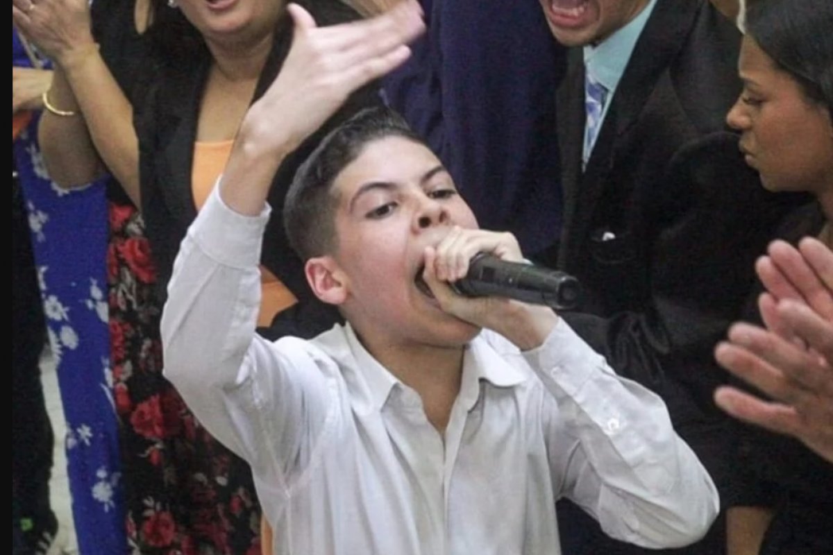 Vídeo: Entre aplausos e críticas: quem é Miguel Oliveira, o adolescente que se diz missionário e faz profecias