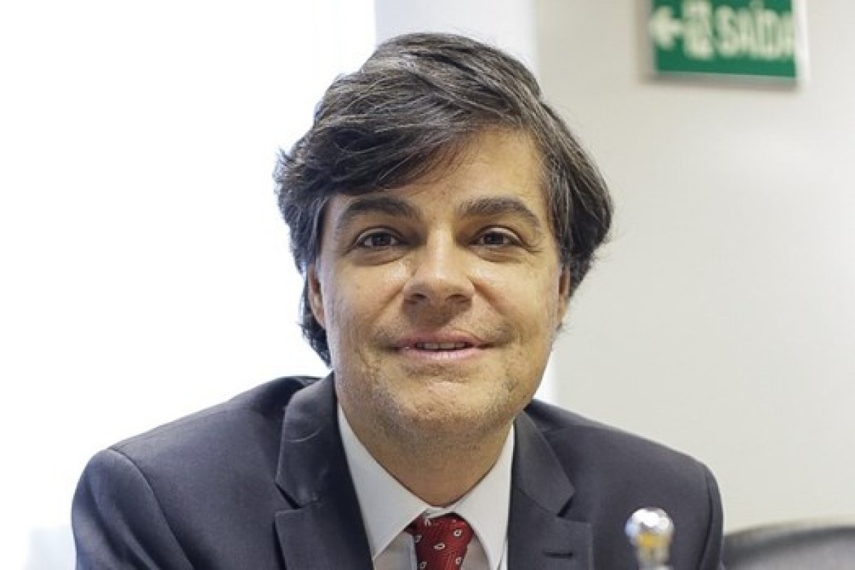 Lacração de celulares no STF cria precedente de abuso de poder, diz presidente da OAB-SP