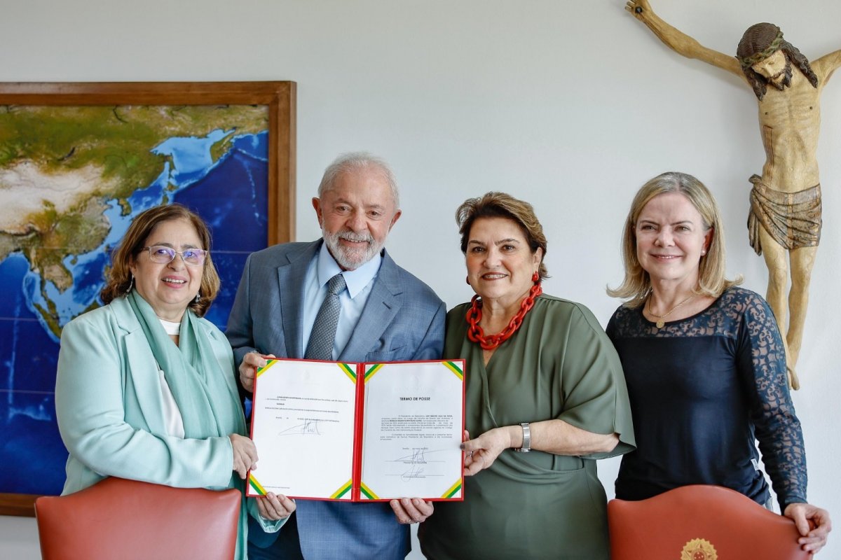 Lula demite Cida do Ministério das Mulheres e anuncia novo nome para pasta; veja