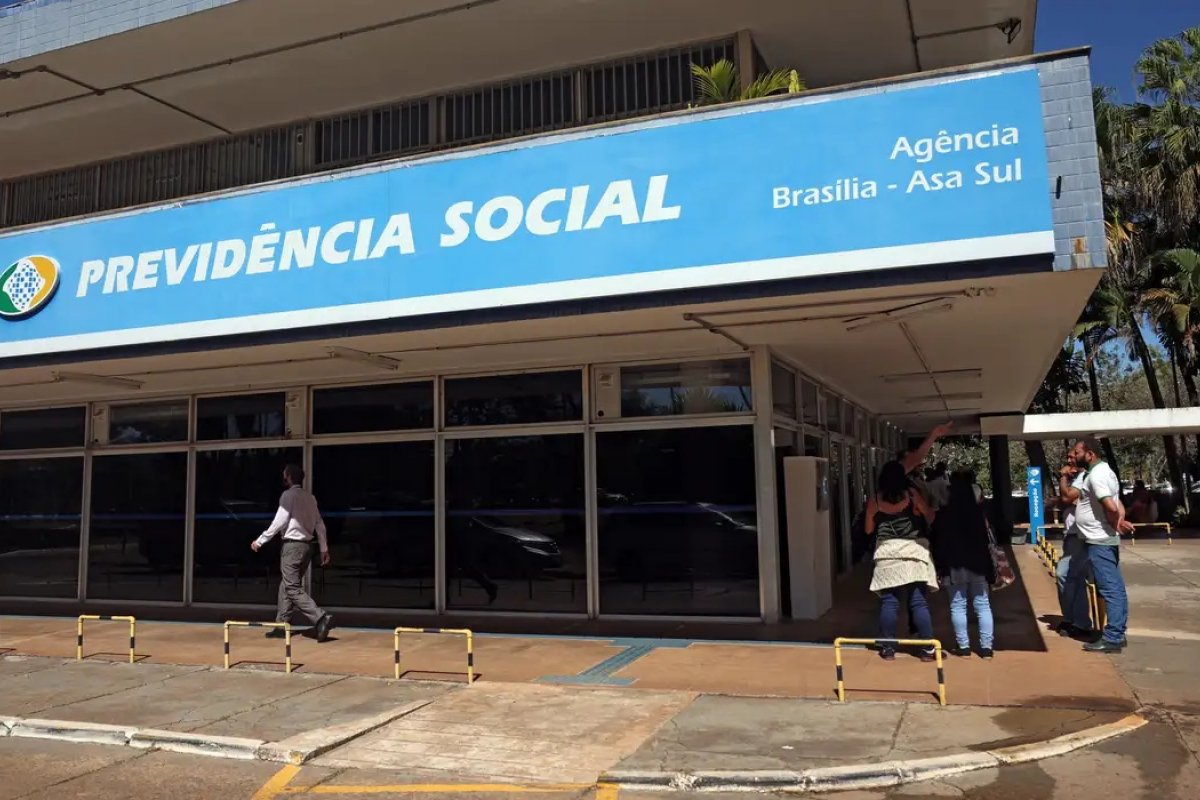 Presidente do INSS bloqueia novos descontos de consignado para aposentados