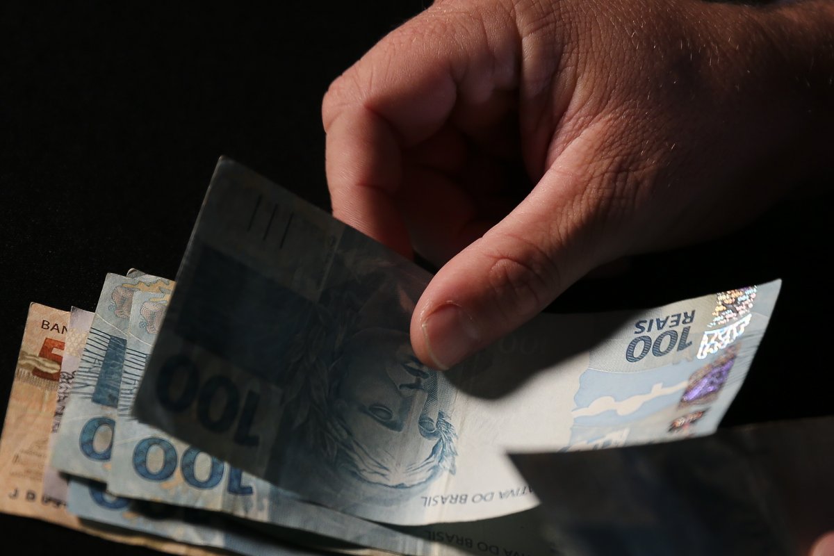 Desigualdade de renda volta a cair e renova menor nível da série histórica no Brasil