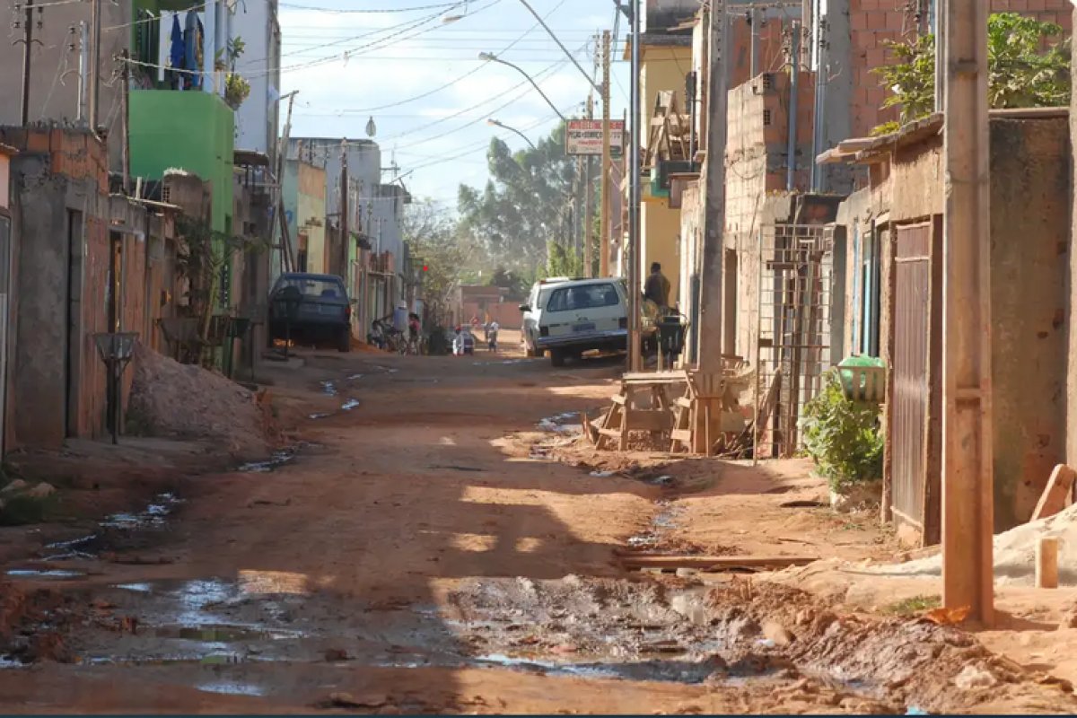 FGV: 6 milhões de pessoas saíram da pobreza extrema no Brasil em 2 anos 