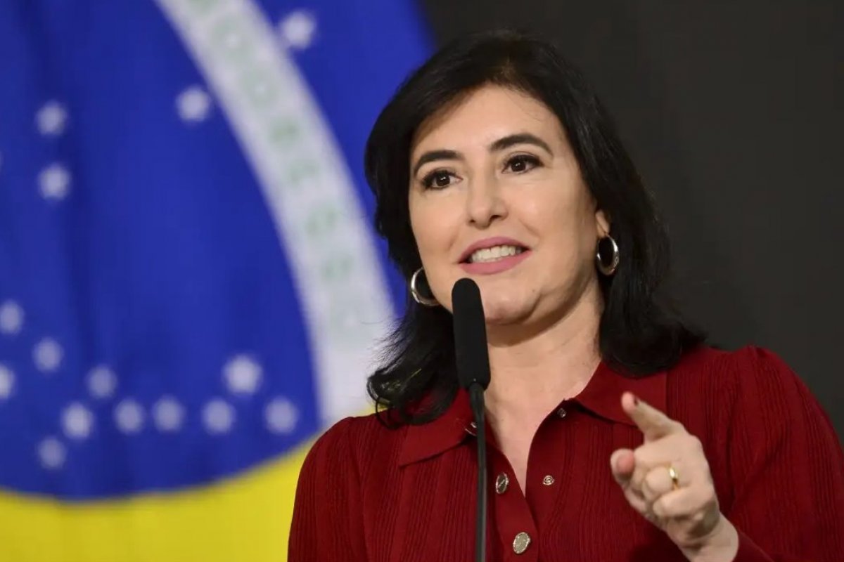 China quer 'rasgar' o Brasil com ferrovias, afirma Simone Tebet