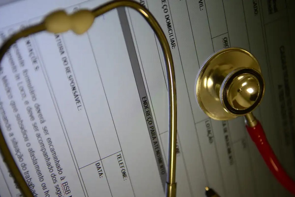 Reajuste de planos coletivos de saúde começa a valer em maio; veja o aumento por operadora