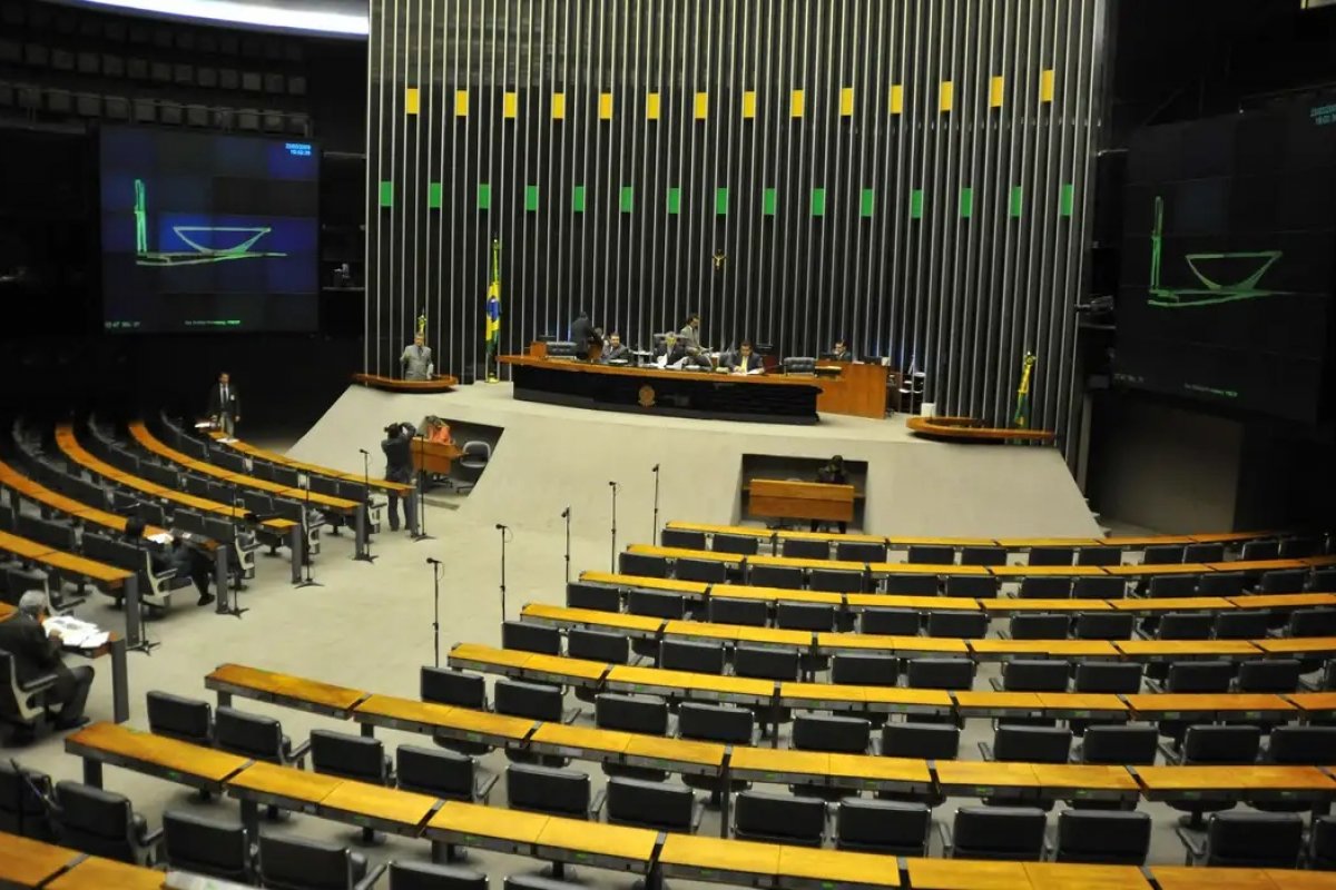 Número de partidos encolhe 30% com fusões, incorporações e federações
